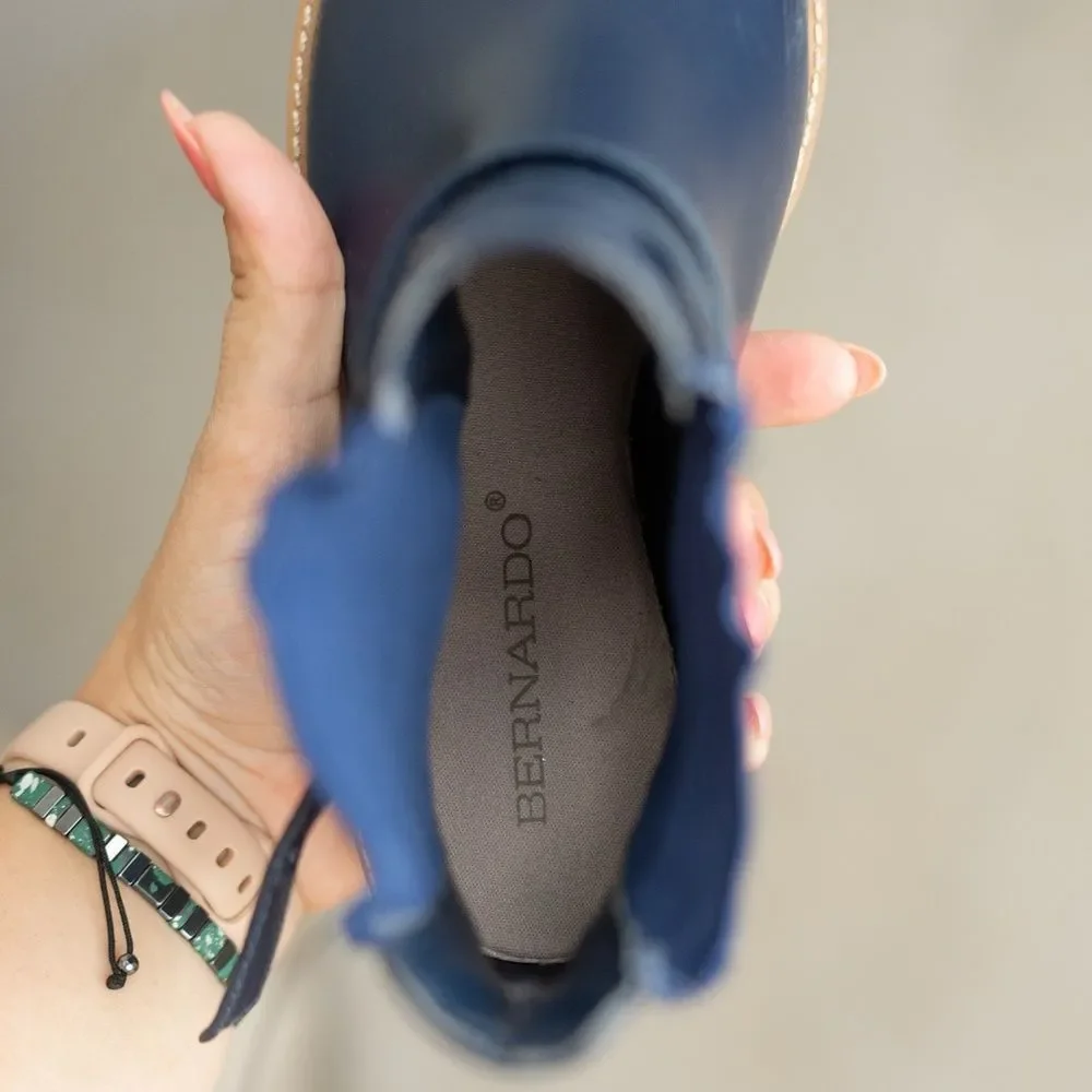 Women’s Bernardo Peony Navy Blue Rain‎ Boots size 6/7